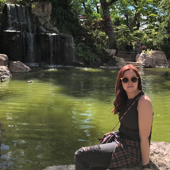 Meet your Posher, Alyssa - Picture 1 of 1